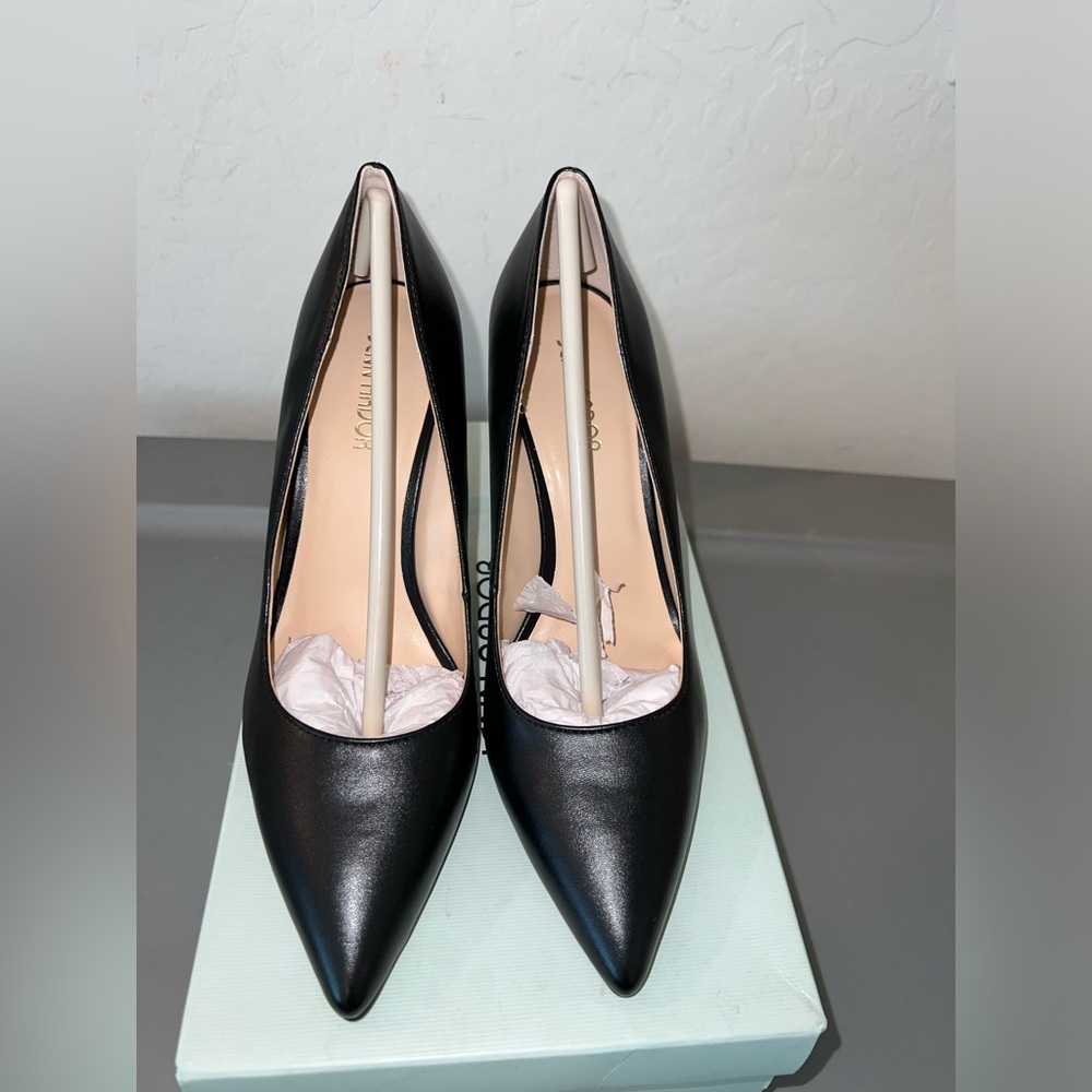 Jenn Ardor Black Pumps